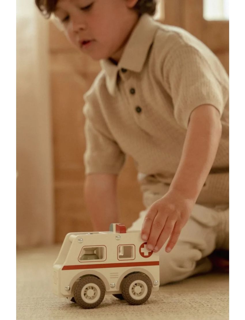 Ambulância de madeira